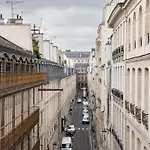 Stylish 1Bd Duplex - Stunning Views Near Louvre