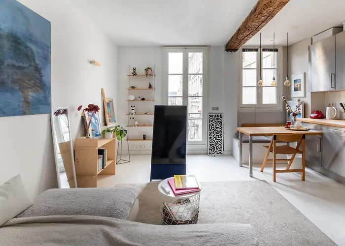 Stylish 1Bd Duplex - Stunning Views Near Louvre