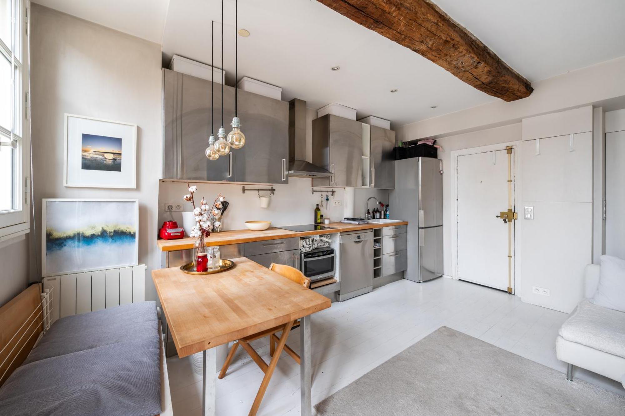 Stylish 1bd Duplex - Stunning Views Near Louvre Parijs