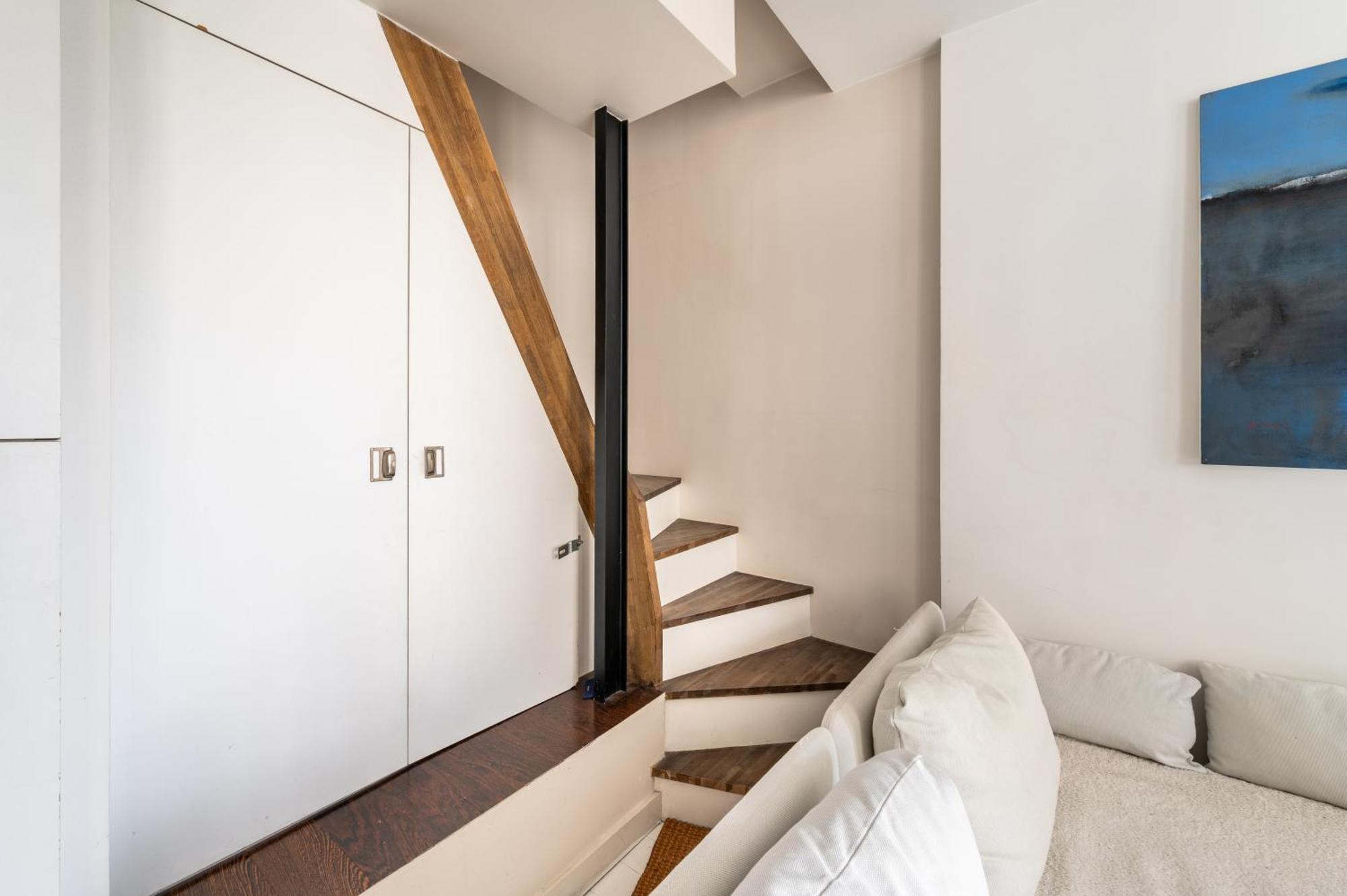 Stylish 1bd Duplex - Stunning Views Near Louvre