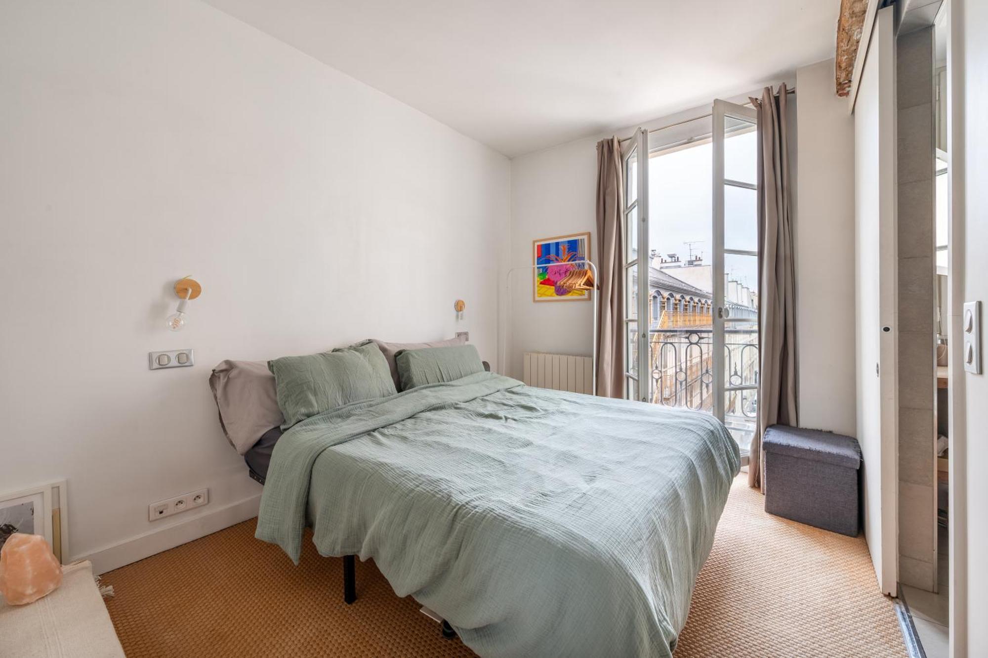 Stylish 1bd Duplex - Stunning Views Near Louvre Parijs
