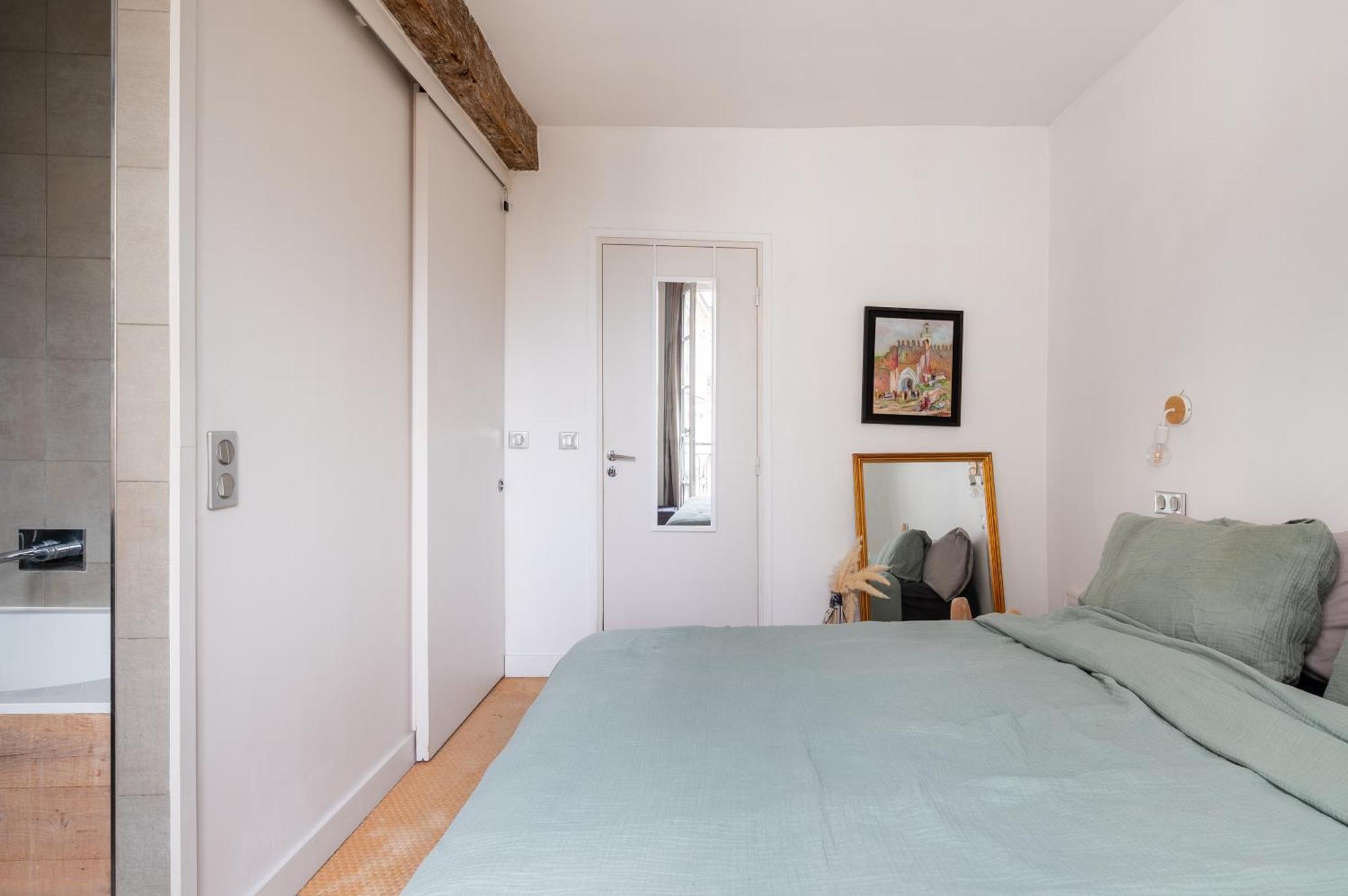 Stylish 1bd Duplex - Stunning Views Near Louvre Parijs