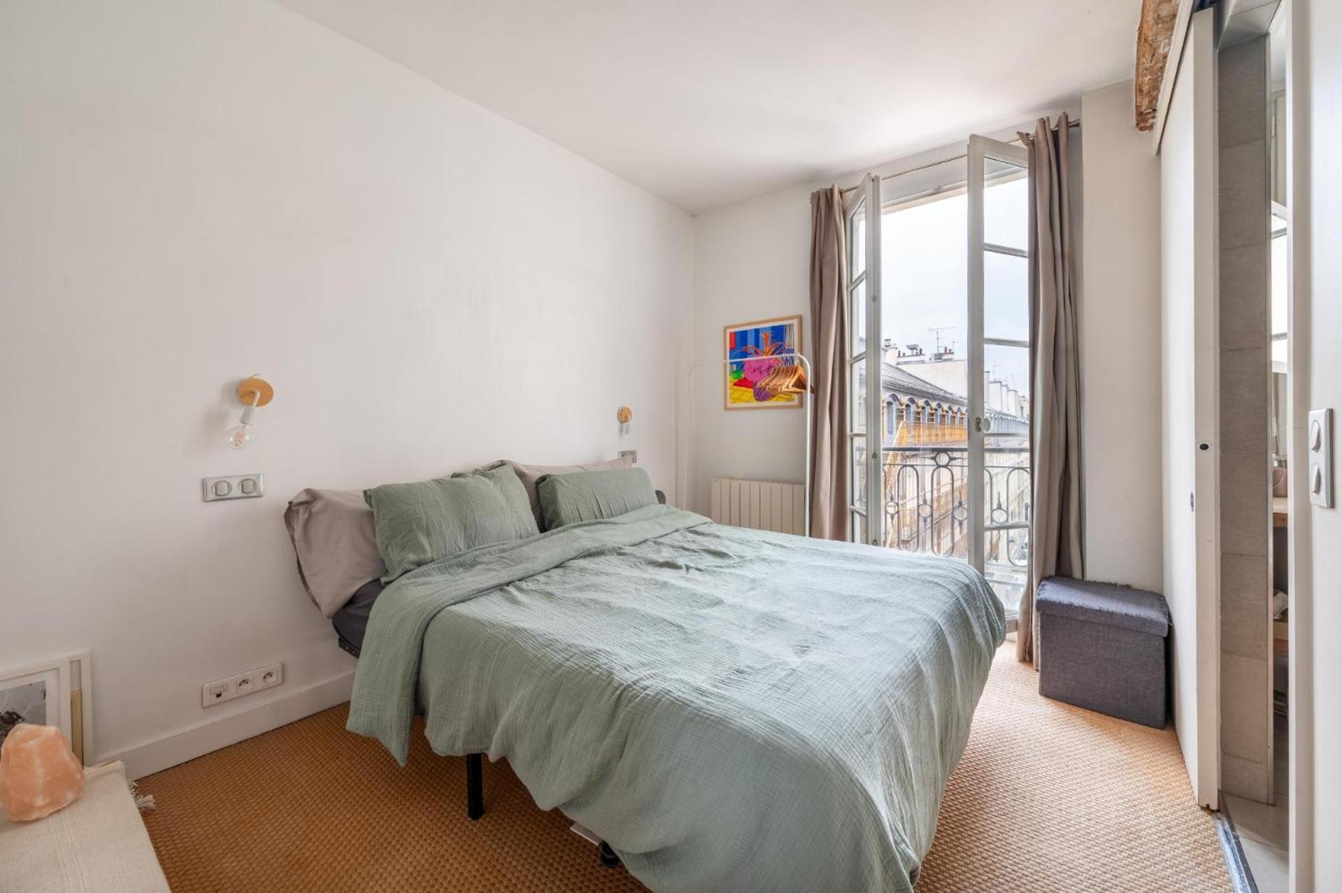 Appartement Stylish 1bd Duplex - Stunning Views Near Louvre Parijs