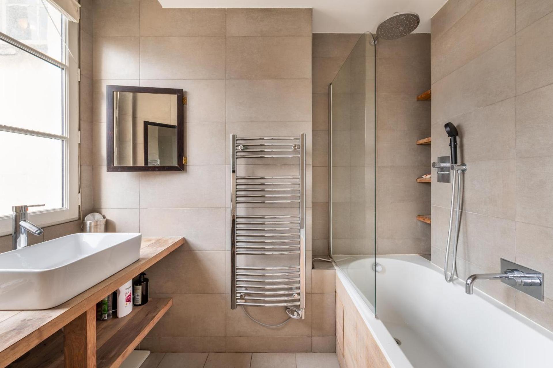 Stylish 1bd Duplex - Stunning Views Near Louvre Appartement