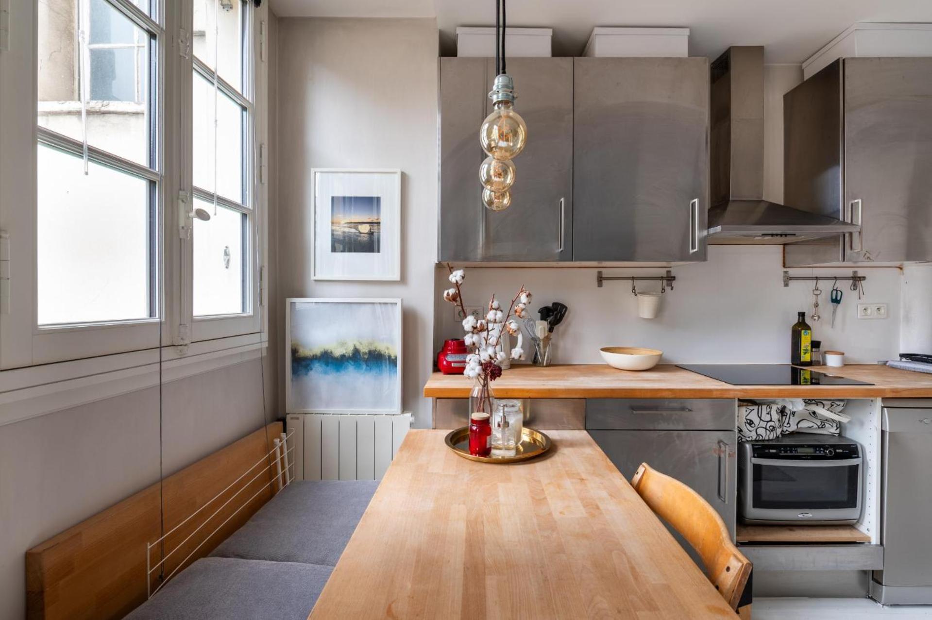 Stylish 1bd Duplex - Stunning Views Near Louvre * Parijs